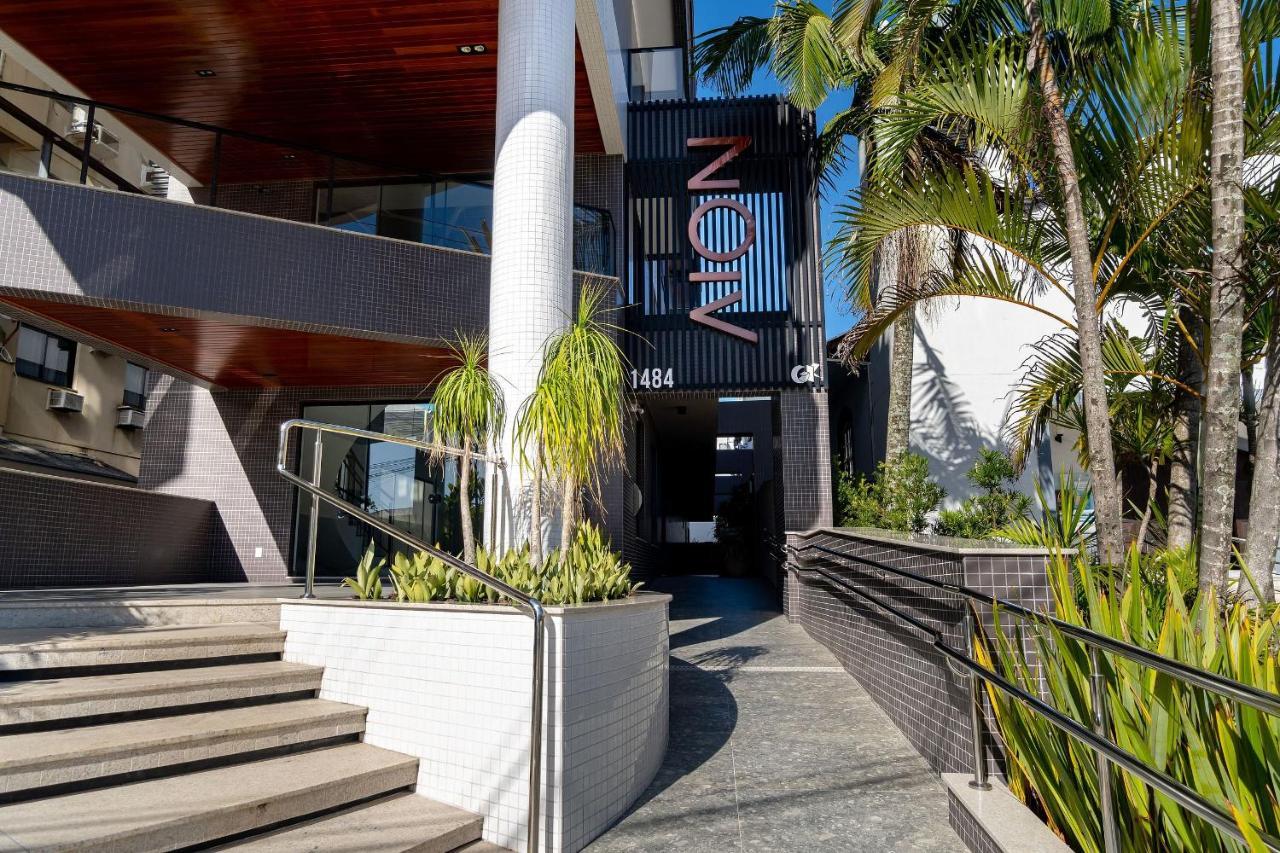 Aion Suites: Luxe Loft with Rooftop Pool Near Beach Bombinhas Exterior photo